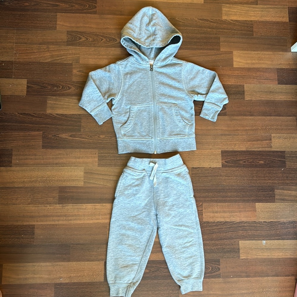 Hanna Andersson sweatshirt and jogger sweatpants, 3T